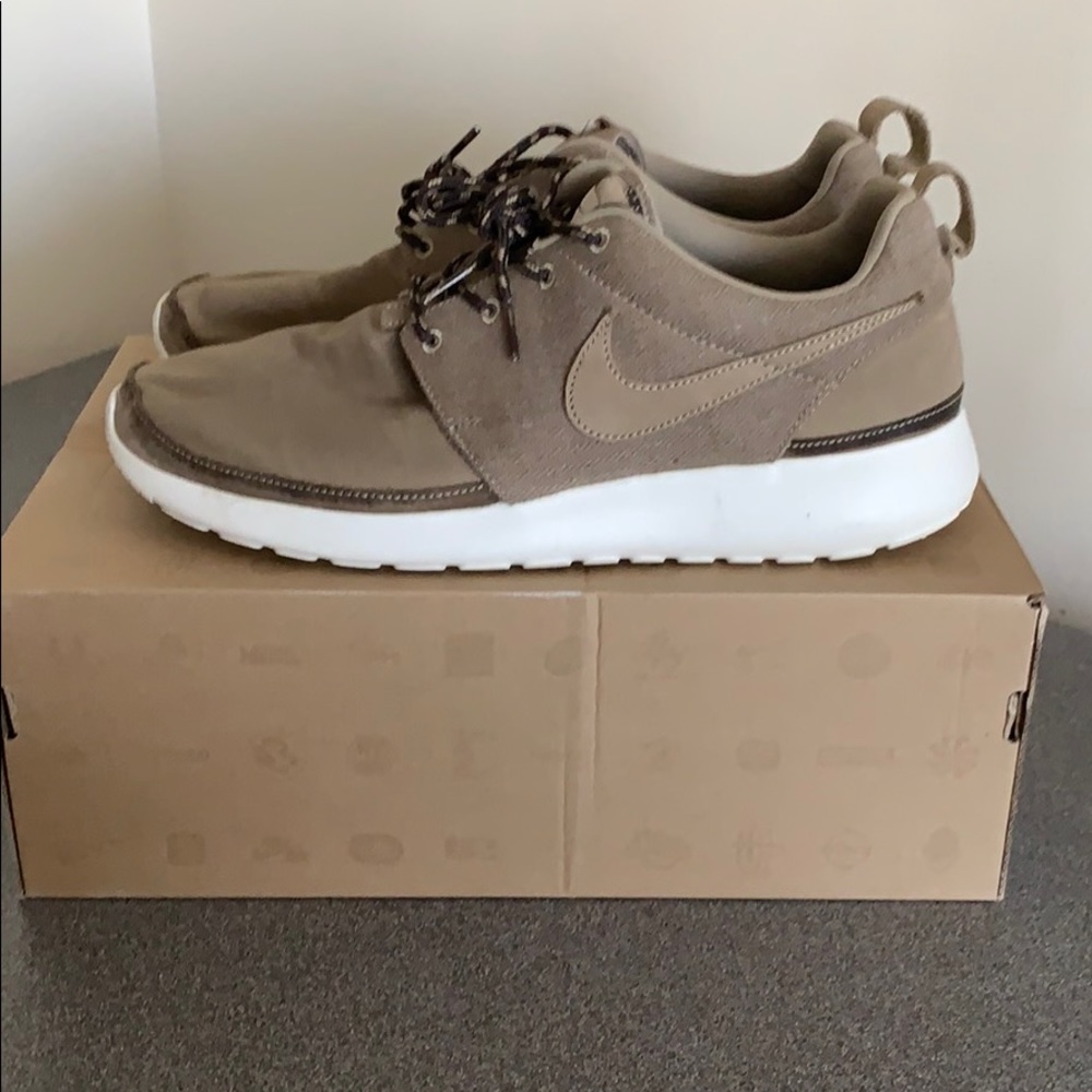 Nike Rosherun Premium NRG “Khaki” (10.5)
